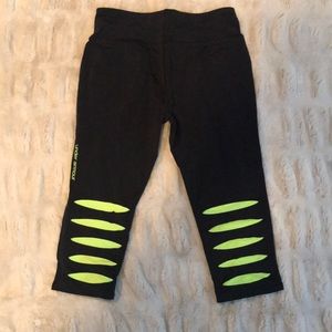 Under Armour capri workout pants